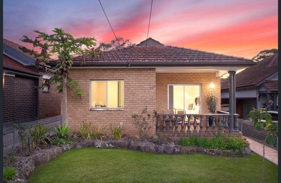 138 High Street, Willoughby worked comparable-sales example